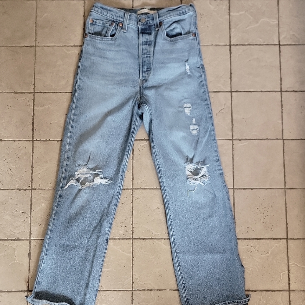 Like New Levi's Distressed Ribcage Straight Jeans With Split Hem